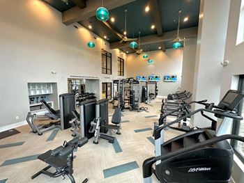 Fully-equipped fitness center with highly-specialized technogym® cardio machines